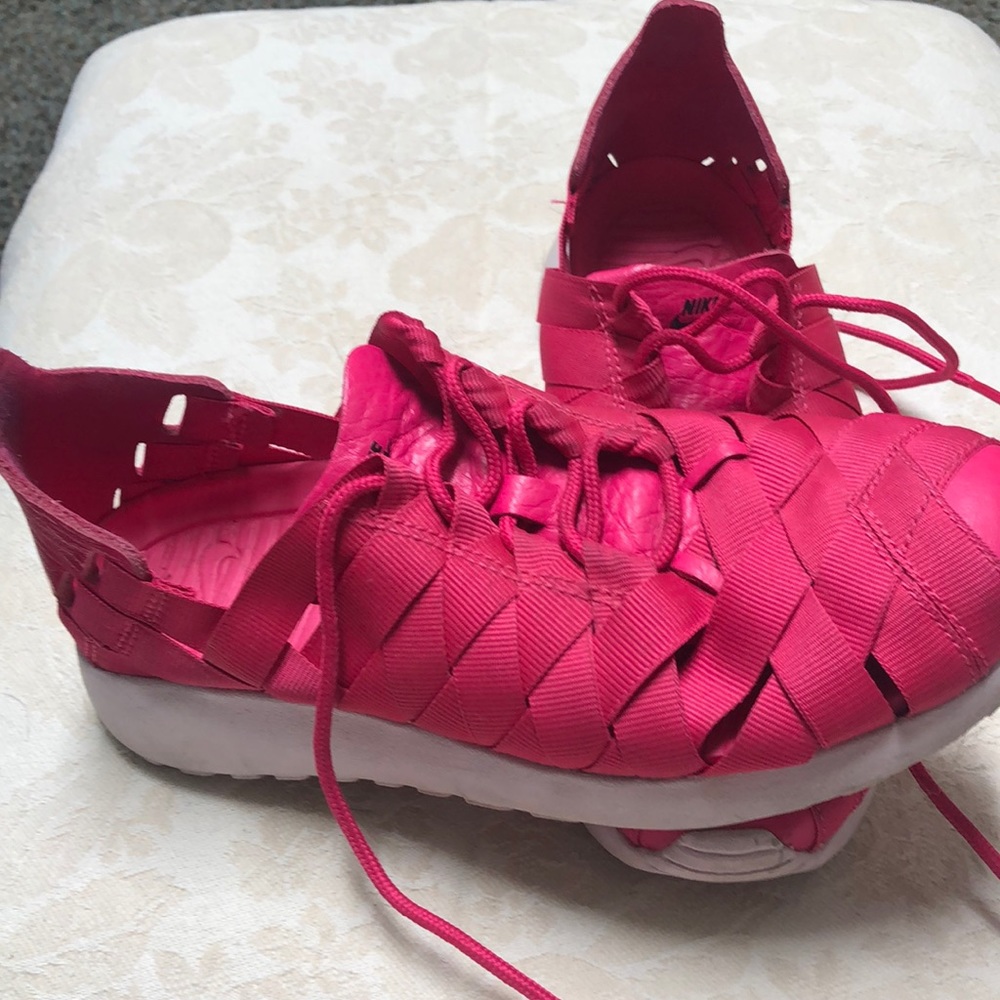 Nike - Picture 2 of 5